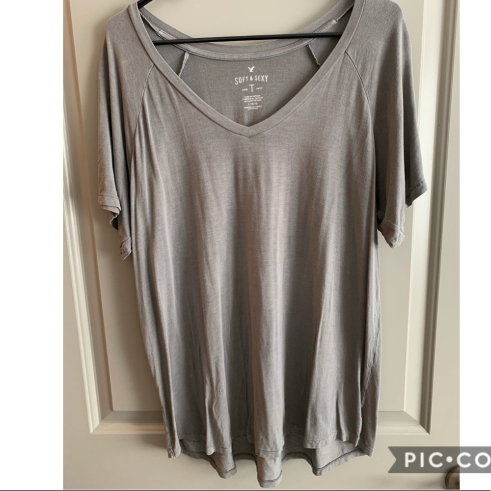 🦅American Eagle Soft T’s with pocket.